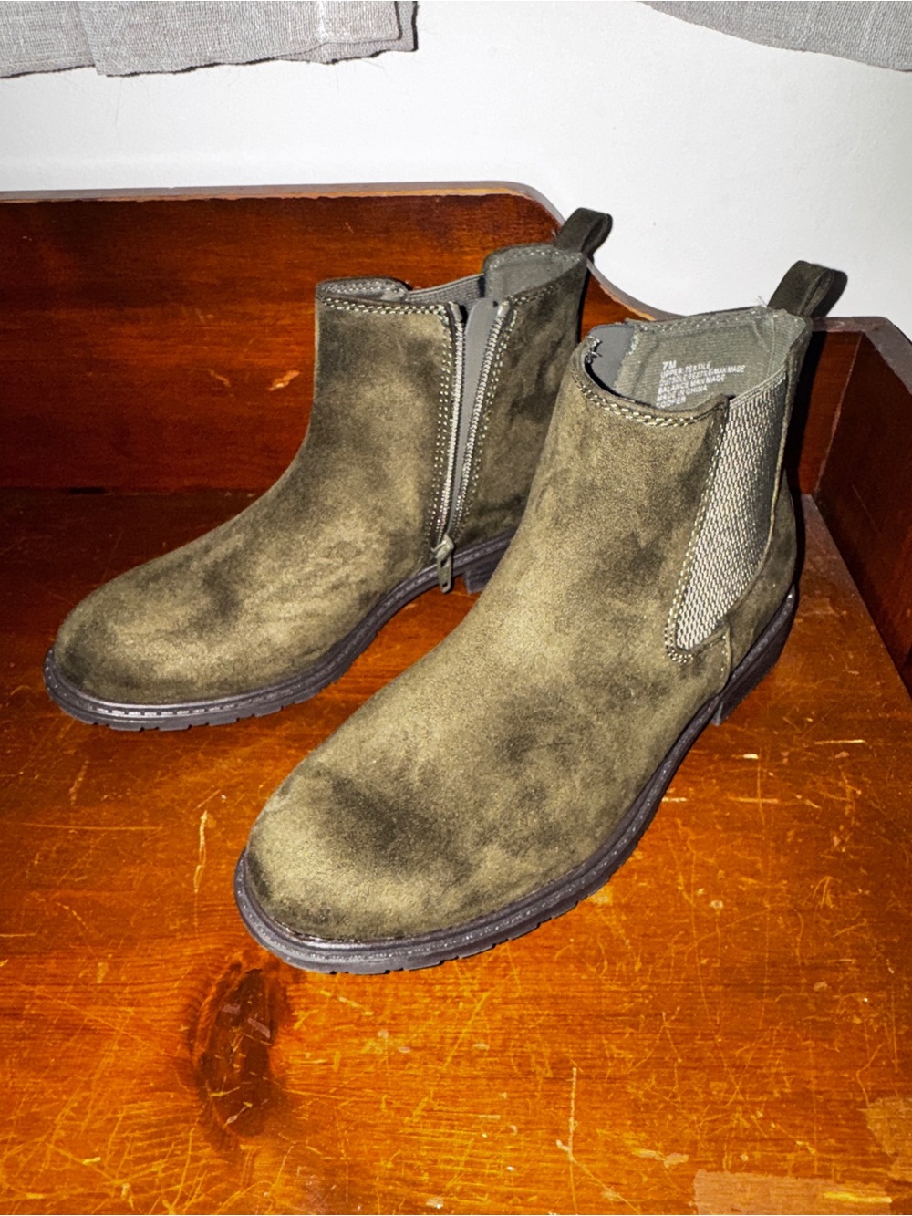 NWOT White Mountain Olive Green Suede Ankle Boots Size 7 Womens